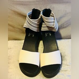 Sorel Women's Cameron Flatform Ankle Strap Sandal - Black